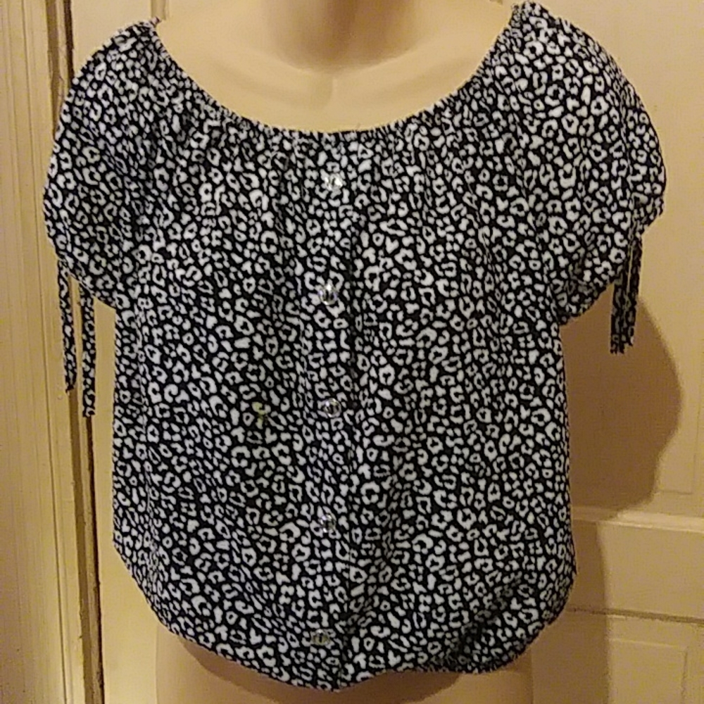 Women's size Med Peasant Blouse, Ballooned hem NWT